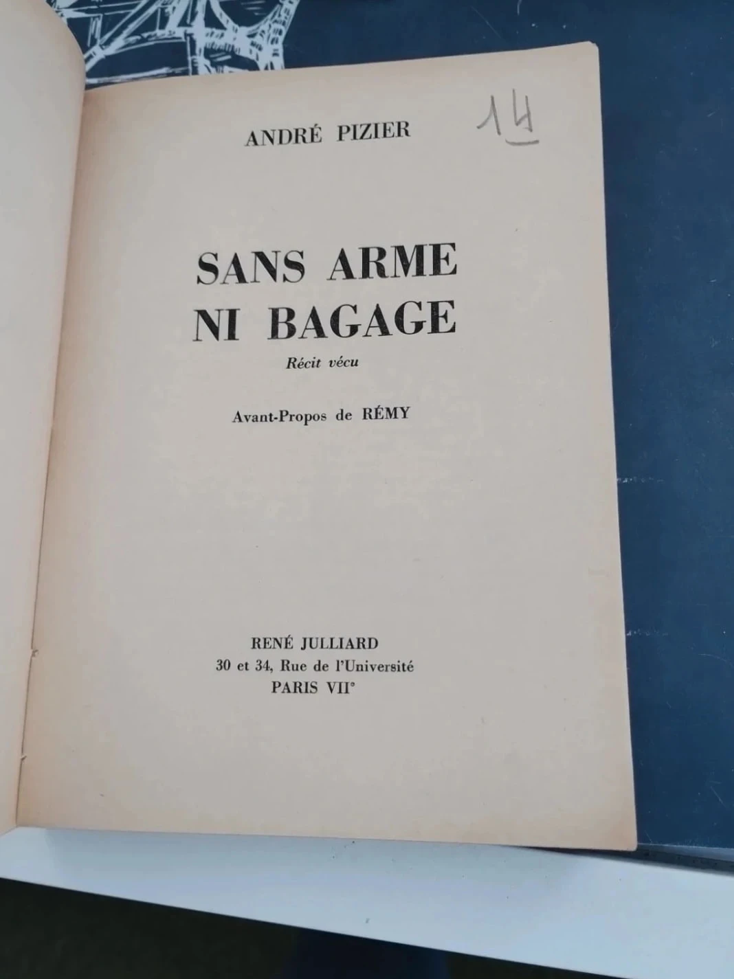 Without weapon or luggage history book – photo 2